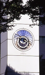 新宿アイランド・天文時計」